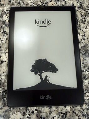 Amazon Kindle Paperwhite (2021) Bundle: e-reader, case, and charger